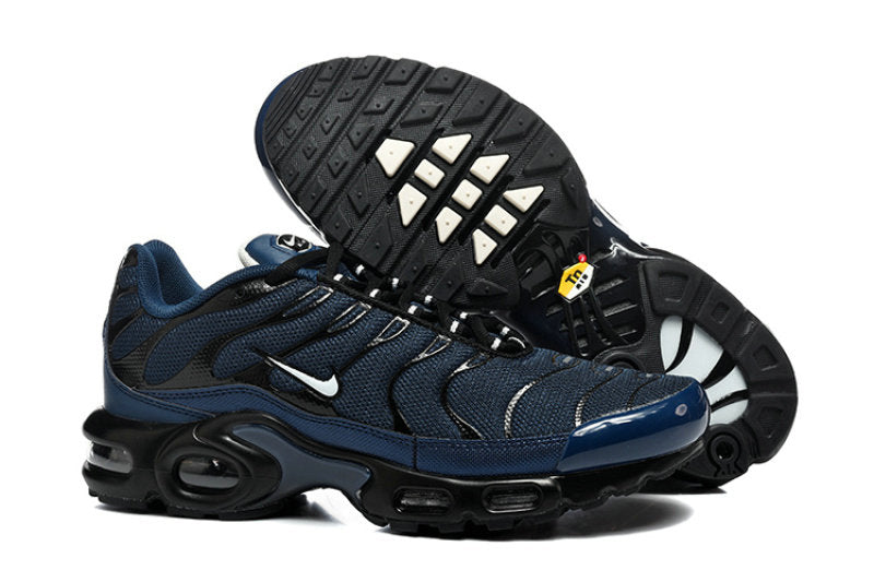 Les  Baskets Nike Air Max Tn incarnent un style emblématique et une performance supérieure.

 
Par ailleurs, leur design distinctif et leur utilisation de matériaux de haute qualité en font un choix incontournable.