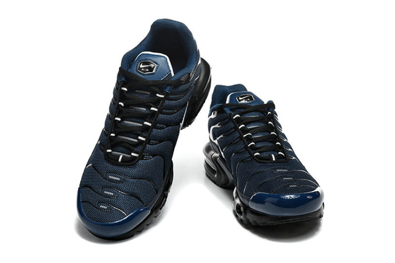 Les  Baskets Nike Air Max Tn incarnent un style emblématique et une performance supérieure.

 
Par ailleurs, leur design distinctif et leur utilisation de matériaux de haute qualité en font un choix incontournable.