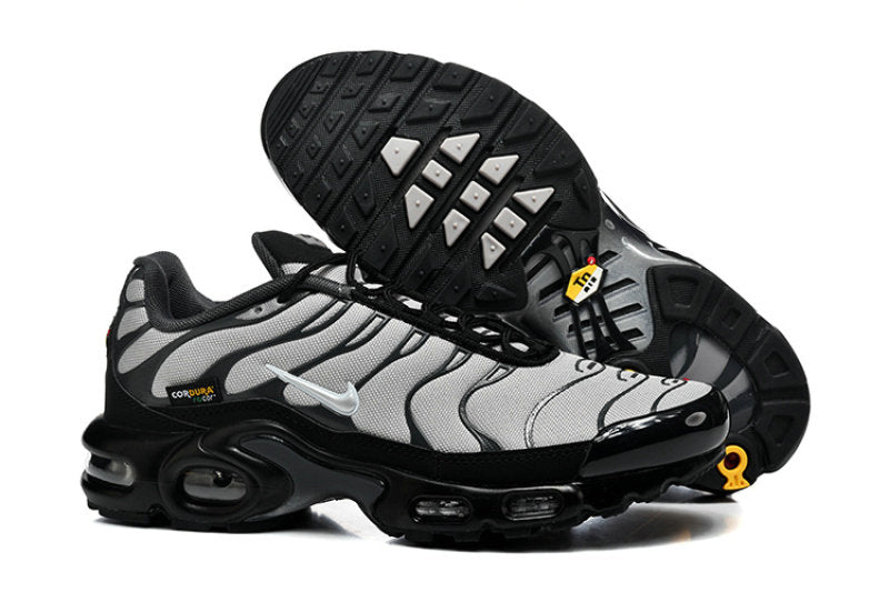 Les  Baskets Nike Air Max Tn incarnent un style emblématique et une performance supérieure.

 
Par ailleurs, leur design distinctif et leur utilisation de matériaux de haute qualité en font un choix incontournable.