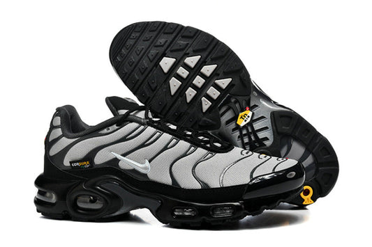 Les  Baskets Nike Air Max Tn incarnent un style emblématique et une performance supérieure.

 
Par ailleurs, leur design distinctif et leur utilisation de matériaux de haute qualité en font un choix incontournable.