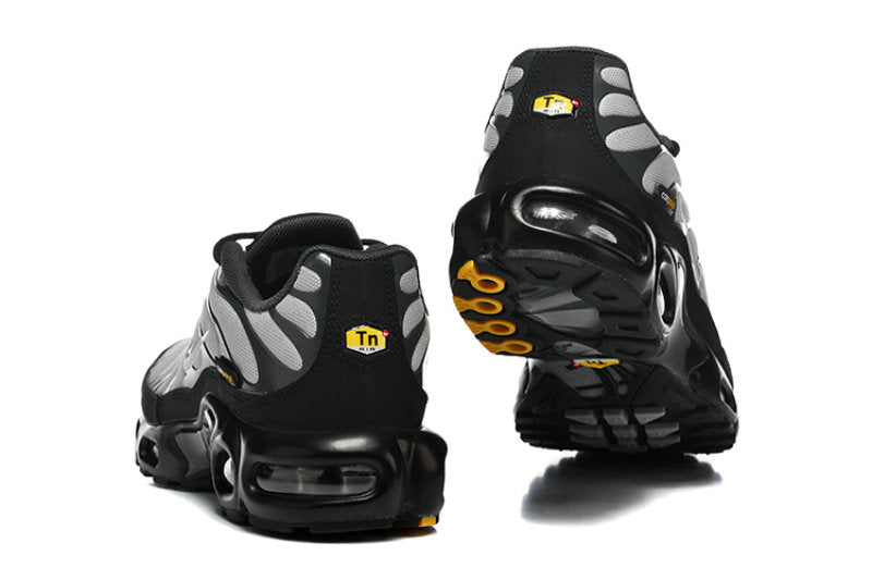 Les  Baskets Nike Air Max Tn incarnent un style emblématique et une performance supérieure.

 
Par ailleurs, leur design distinctif et leur utilisation de matériaux de haute qualité en font un choix incontournable.