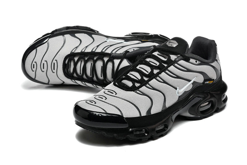 Les  Baskets Nike Air Max Tn incarnent un style emblématique et une performance supérieure.

 
Par ailleurs, leur design distinctif et leur utilisation de matériaux de haute qualité en font un choix incontournable.