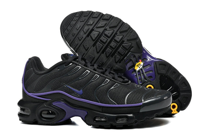 Les  Baskets Nike Air Max Tn incarnent un style emblématique et une performance supérieure.

 
Par ailleurs, leur design distinctif et leur utilisation de matériaux de haute qualité en font un choix incontournable.