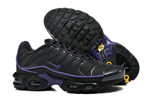 Les  Baskets Nike Air Max Tn incarnent un style emblématique et une performance supérieure.

 
Par ailleurs, leur design distinctif et leur utilisation de matériaux de haute qualité en font un choix incontournable.
