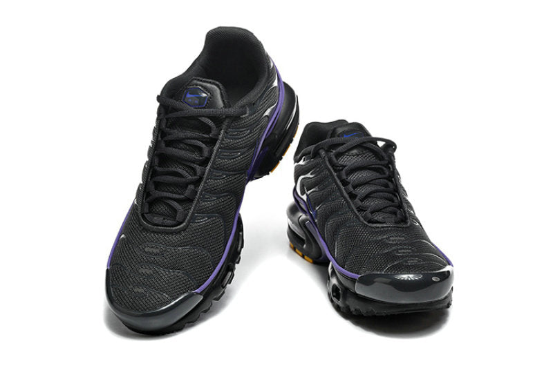 Les  Baskets Nike Air Max Tn incarnent un style emblématique et une performance supérieure.

 
Par ailleurs, leur design distinctif et leur utilisation de matériaux de haute qualité en font un choix incontournable.
