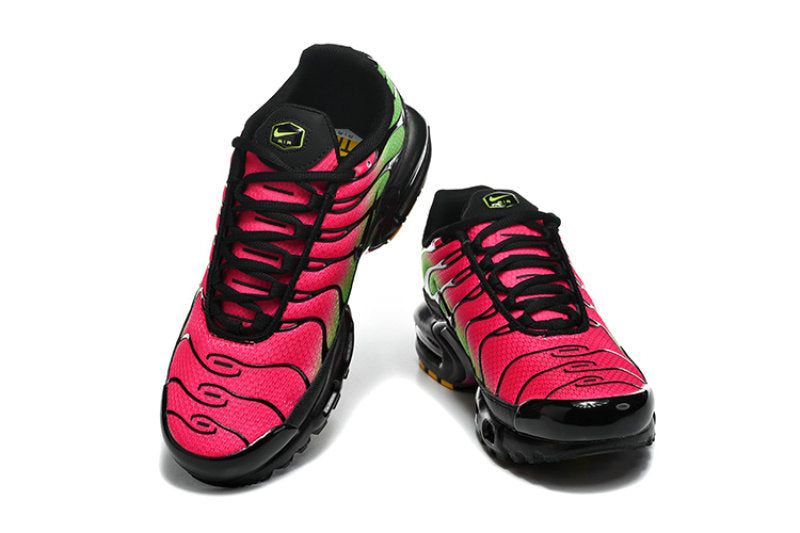 Les  Baskets Nike Air Max Tn incarnent un style emblématique et une performance supérieure.

 
Par ailleurs, leur design distinctif et leur utilisation de matériaux de haute qualité en font un choix incontournable.