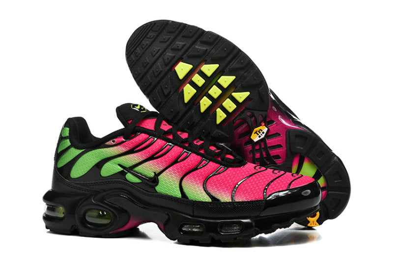 Les  Baskets Nike Air Max Tn incarnent un style emblématique et une performance supérieure.

 
Par ailleurs, leur design distinctif et leur utilisation de matériaux de haute qualité en font un choix incontournable.