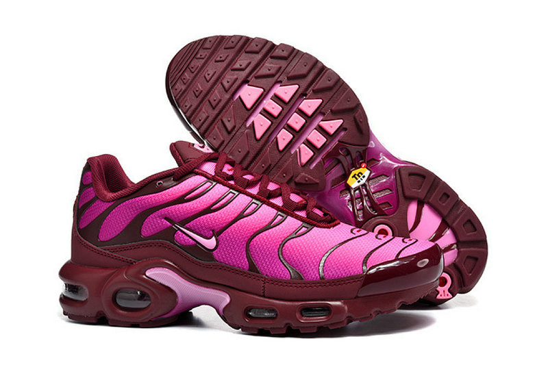 Les  Baskets Nike Air Max Tn incarnent un style emblématique et une performance supérieure.

 
Par ailleurs, leur design distinctif et leur utilisation de matériaux de haute qualité en font un choix incontournable.