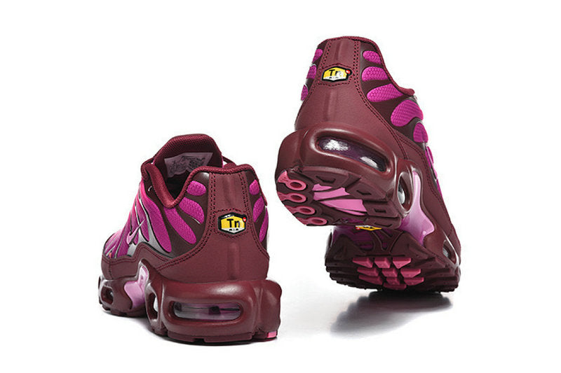 Les  Baskets Nike Air Max Tn incarnent un style emblématique et une performance supérieure.

 
Par ailleurs, leur design distinctif et leur utilisation de matériaux de haute qualité en font un choix incontournable.