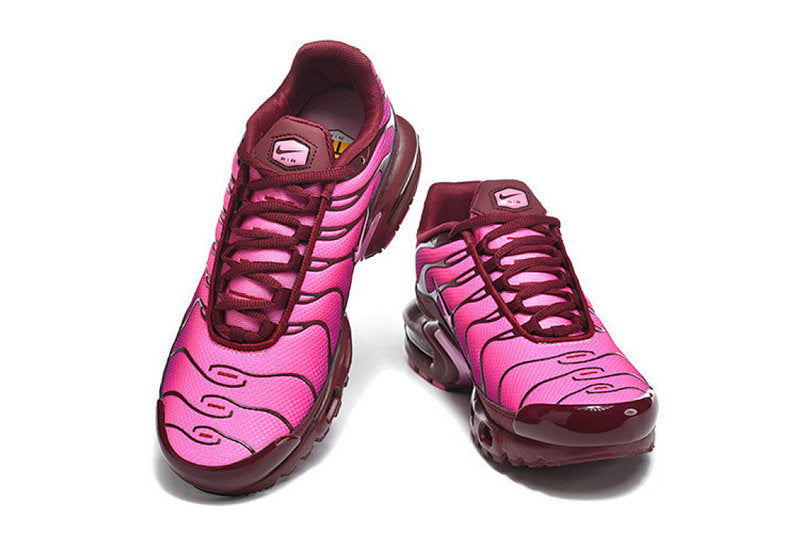 Les  Baskets Nike Air Max Tn incarnent un style emblématique et une performance supérieure.

 
Par ailleurs, leur design distinctif et leur utilisation de matériaux de haute qualité en font un choix incontournable.
