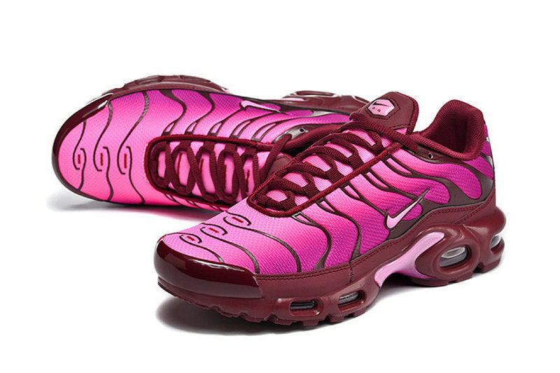 Les  Baskets Nike Air Max Tn incarnent un style emblématique et une performance supérieure.

 
Par ailleurs, leur design distinctif et leur utilisation de matériaux de haute qualité en font un choix incontournable.