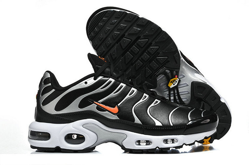 Les  Baskets Nike Air Max Tn incarnent un style emblématique et une performance supérieure.

 
Par ailleurs, leur design distinctif et leur utilisation de matériaux de haute qualité en font un choix incontournable.