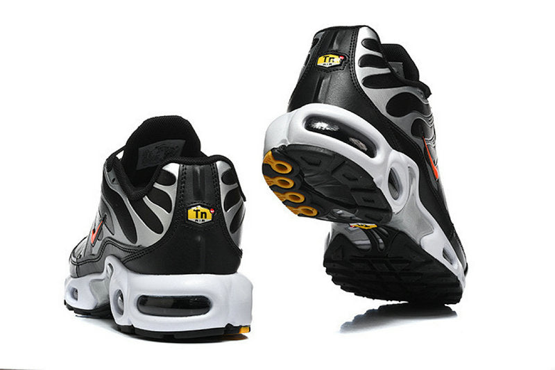 Les  Baskets Nike Air Max Tn incarnent un style emblématique et une performance supérieure.

 
Par ailleurs, leur design distinctif et leur utilisation de matériaux de haute qualité en font un choix incontournable.