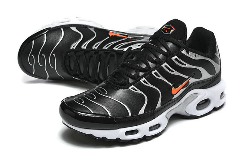 Les  Baskets Nike Air Max Tn incarnent un style emblématique et une performance supérieure.

 
Par ailleurs, leur design distinctif et leur utilisation de matériaux de haute qualité en font un choix incontournable.