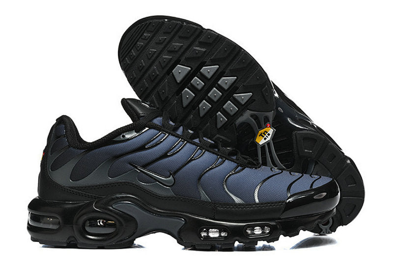 Les  Baskets Nike Air Max Tn incarnent un style emblématique et une performance supérieure.

 
Par ailleurs, leur design distinctif et leur utilisation de matériaux de haute qualité en font un choix incontournable.
