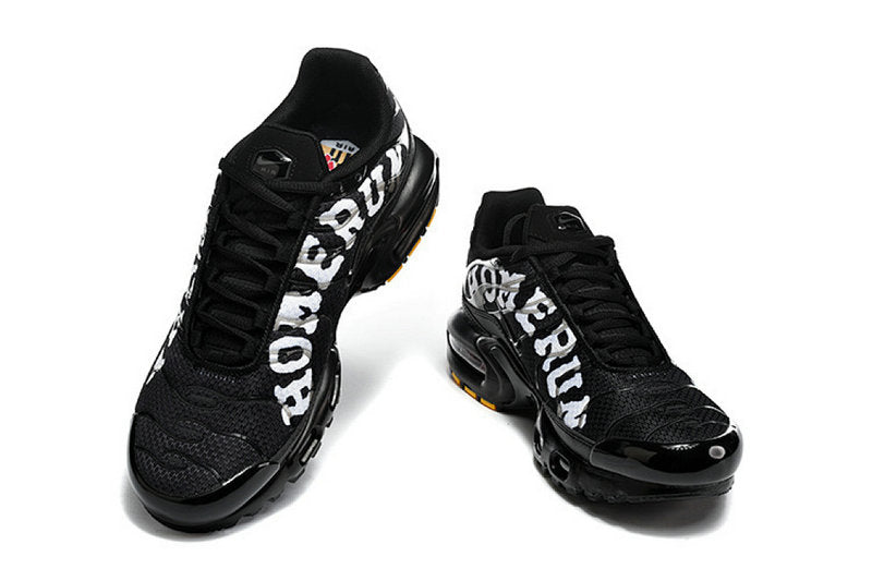 Les  Baskets Nike Air Max Tn incarnent un style emblématique et une performance supérieure.

 
Par ailleurs, leur design distinctif et leur utilisation de matériaux de haute qualité en font un choix incontournable.