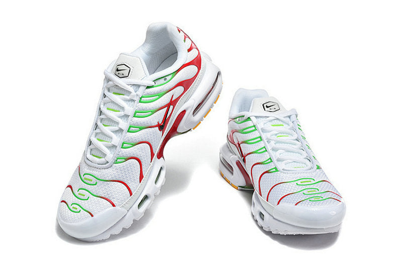 Les  Baskets Nike Air Max Tn incarnent un style emblématique et une performance supérieure.

 
Par ailleurs, leur design distinctif et leur utilisation de matériaux de haute qualité en font un choix incontournable.