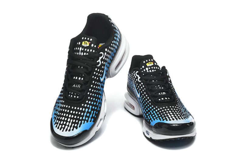 Les baskets Nike Air Max DN8 combinent innovation et design moderne pour offrir un style dynamique et une performance inégalée.pas cher . Le moins cher.