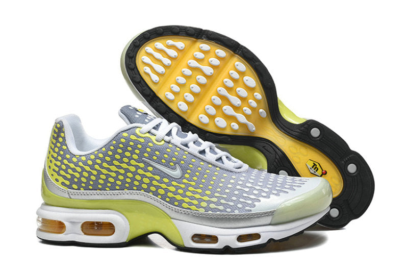 Les  Baskets Nike Air Max Tn incarnent un style emblématique et une performance supérieure.

 
Par ailleurs, leur design distinctif et leur utilisation de matériaux de haute qualité en font un choix incontournable.
