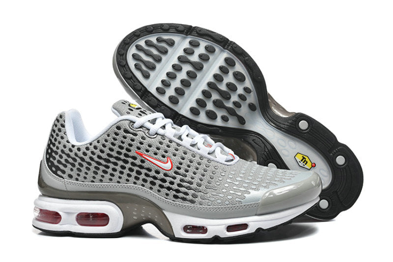 Les  Baskets Nike Air Max Tn incarnent un style emblématique et une performance supérieure.

 
Par ailleurs, leur design distinctif et leur utilisation de matériaux de haute qualité en font un choix incontournable.