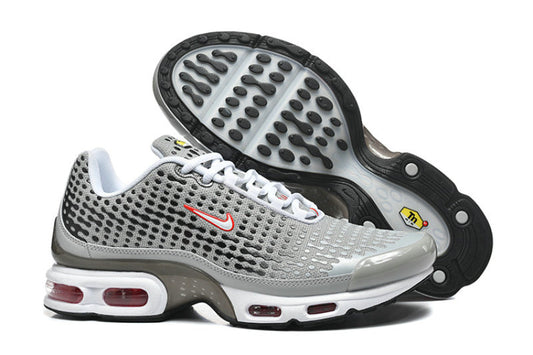 Les  Baskets Nike Air Max Tn incarnent un style emblématique et une performance supérieure.

 
Par ailleurs, leur design distinctif et leur utilisation de matériaux de haute qualité en font un choix incontournable.