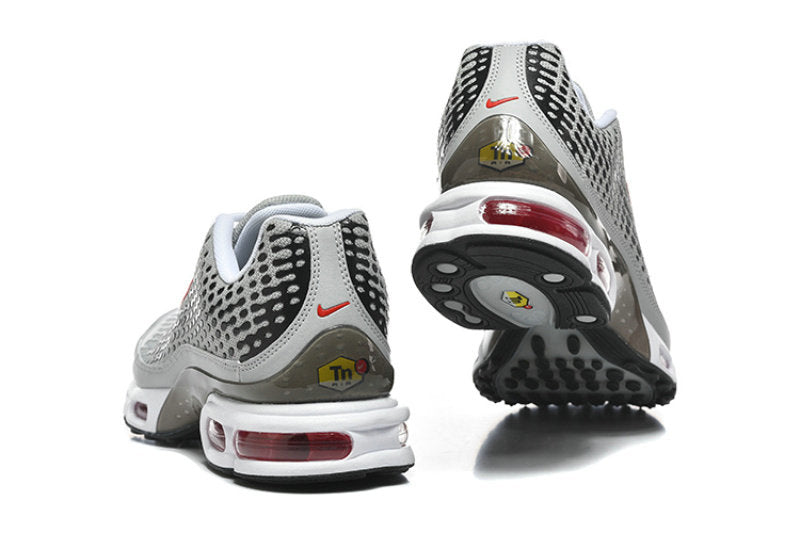 Les  Baskets Nike Air Max Tn incarnent un style emblématique et une performance supérieure.

 
Par ailleurs, leur design distinctif et leur utilisation de matériaux de haute qualité en font un choix incontournable.