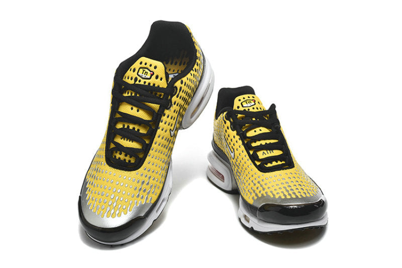 Les  Baskets Nike Air Max Tn incarnent un style emblématique et une performance supérieure.

 
Par ailleurs, leur design distinctif et leur utilisation de matériaux de haute qualité en font un choix incontournable.