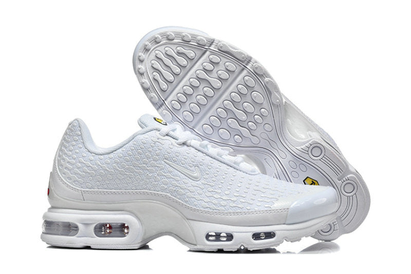 Les  Baskets Nike Air Max Tn incarnent un style emblématique et une performance supérieure.

 
Par ailleurs, leur design distinctif et leur utilisation de matériaux de haute qualité en font un choix incontournable.