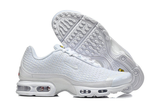 Les  Baskets Nike Air Max Tn incarnent un style emblématique et une performance supérieure.

 
Par ailleurs, leur design distinctif et leur utilisation de matériaux de haute qualité en font un choix incontournable.