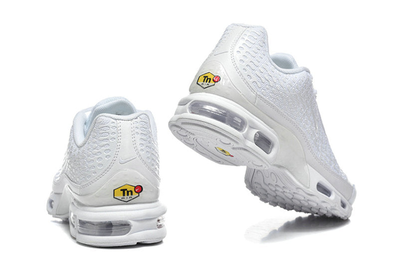 Les  Baskets Nike Air Max Tn incarnent un style emblématique et une performance supérieure.

 
Par ailleurs, leur design distinctif et leur utilisation de matériaux de haute qualité en font un choix incontournable.