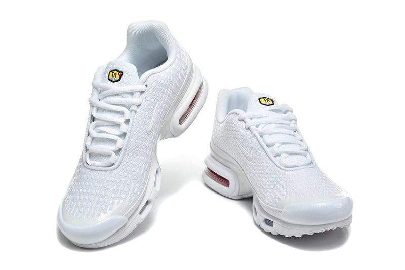 Les  Baskets Nike Air Max Tn incarnent un style emblématique et une performance supérieure.

 
Par ailleurs, leur design distinctif et leur utilisation de matériaux de haute qualité en font un choix incontournable.