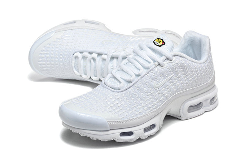 Les  Baskets Nike Air Max Tn incarnent un style emblématique et une performance supérieure.

 
Par ailleurs, leur design distinctif et leur utilisation de matériaux de haute qualité en font un choix incontournable.
