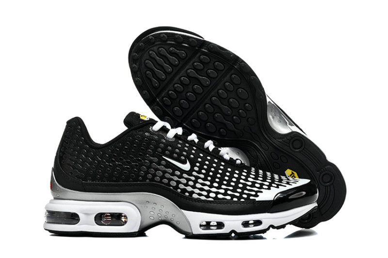 Les  Baskets Nike Air Max Tn incarnent un style emblématique et une performance supérieure.

 
Par ailleurs, leur design distinctif et leur utilisation de matériaux de haute qualité en font un choix incontournable.