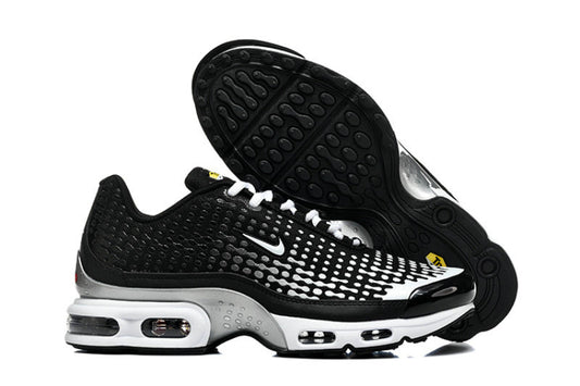 Les  Baskets Nike Air Max Tn incarnent un style emblématique et une performance supérieure.

 
Par ailleurs, leur design distinctif et leur utilisation de matériaux de haute qualité en font un choix incontournable.