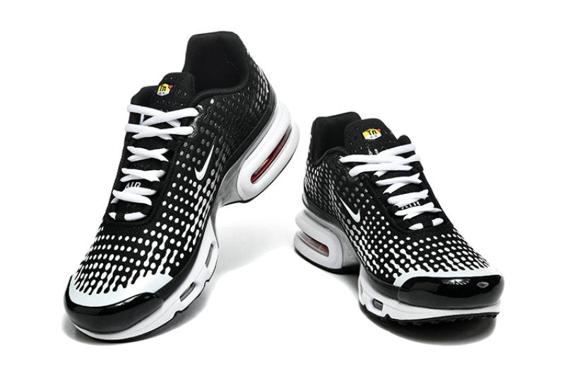 Les  Baskets Nike Air Max Tn incarnent un style emblématique et une performance supérieure.

 
Par ailleurs, leur design distinctif et leur utilisation de matériaux de haute qualité en font un choix incontournable.