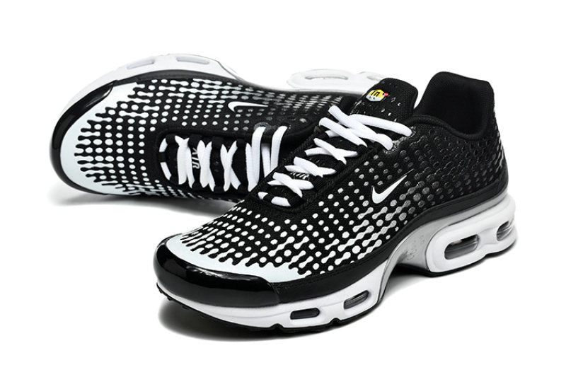 Les  Baskets Nike Air Max Tn incarnent un style emblématique et une performance supérieure.

 
Par ailleurs, leur design distinctif et leur utilisation de matériaux de haute qualité en font un choix incontournable.