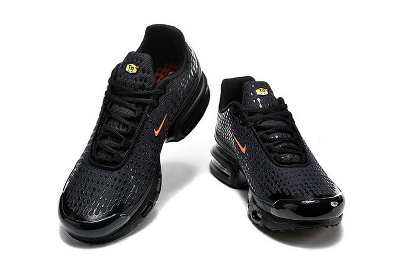 Les  Baskets Nike Air Max Tn incarnent un style emblématique et une performance supérieure.

 
Par ailleurs, leur design distinctif et leur utilisation de matériaux de haute qualité en font un choix incontournable.