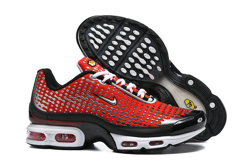 Les  Baskets Nike Air Max Tn incarnent un style emblématique et une performance supérieure.

 
Par ailleurs, leur design distinctif et leur utilisation de matériaux de haute qualité en font un choix incontournable.
