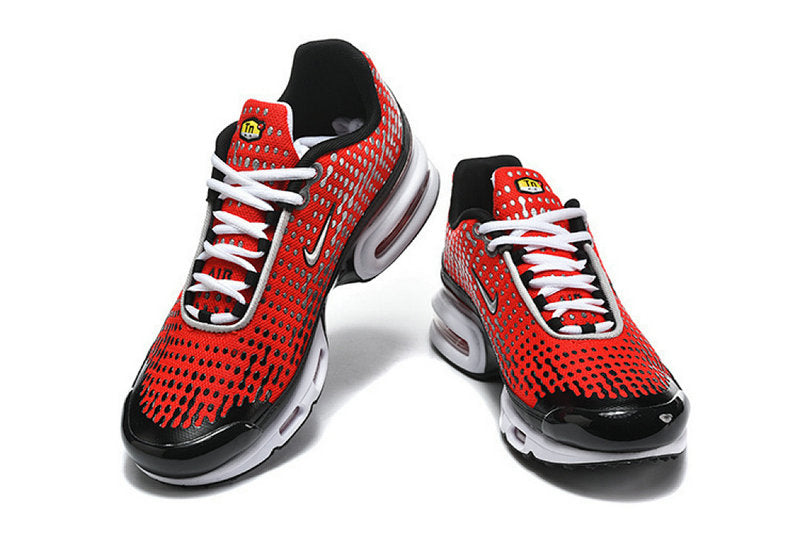 Les  Baskets Nike Air Max Tn incarnent un style emblématique et une performance supérieure.

 
Par ailleurs, leur design distinctif et leur utilisation de matériaux de haute qualité en font un choix incontournable.