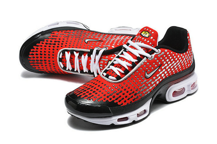 Les  Baskets Nike Air Max Tn incarnent un style emblématique et une performance supérieure.

 
Par ailleurs, leur design distinctif et leur utilisation de matériaux de haute qualité en font un choix incontournable.