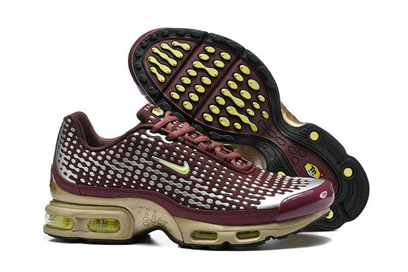 Les  Baskets Nike Air Max Tn incarnent un style emblématique et une performance supérieure.

 
Par ailleurs, leur design distinctif et leur utilisation de matériaux de haute qualité en font un choix incontournable.