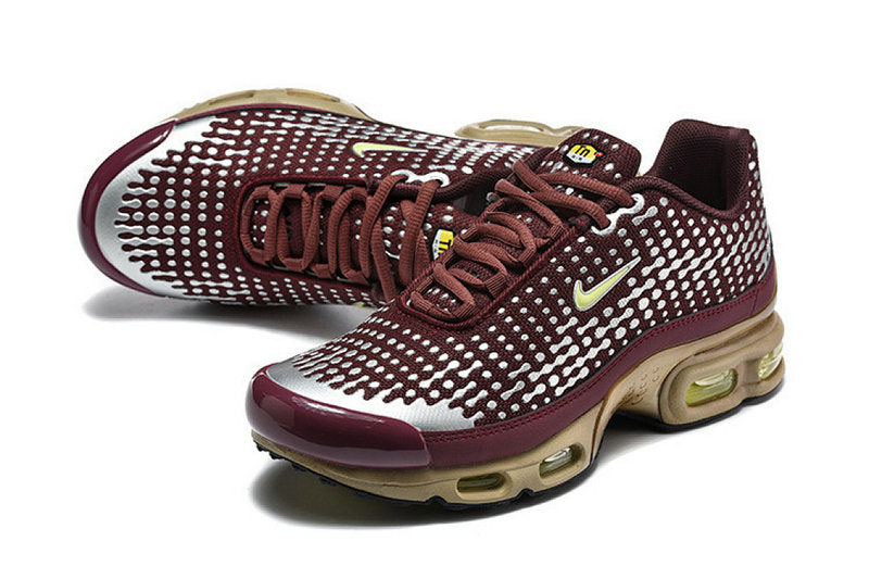 Les  Baskets Nike Air Max Tn incarnent un style emblématique et une performance supérieure.

 
Par ailleurs, leur design distinctif et leur utilisation de matériaux de haute qualité en font un choix incontournable.
