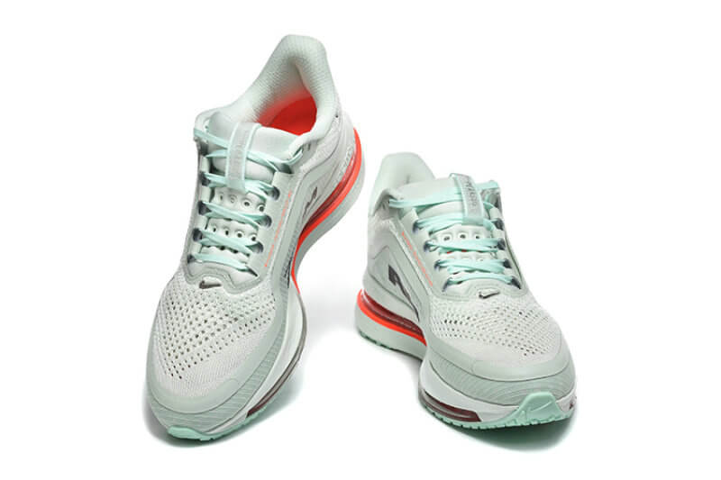 Les Baskets Nike Zoom pegasus combinent style et performance, offrant une expérience unique. Leur design élégant. Pas cher. Le moins Cher.