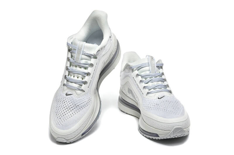 Les Baskets Nike Zoom pegasus combinent style et performance, offrant une expérience unique. Leur design élégant. Pas cher. Le moins Cher.