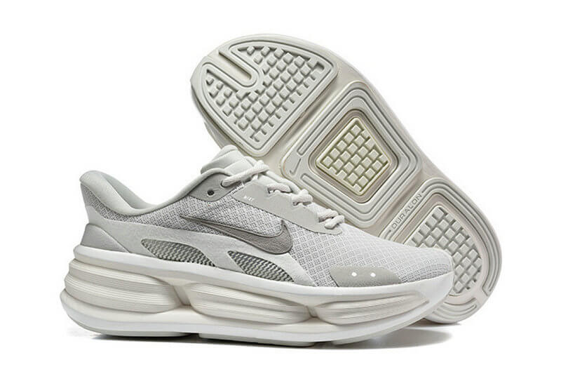 Les Baskets Nike Zoom pegasus combinent style et performance, offrant une expérience unique. Leur design élégant. Pas cher. Le moins Cher.