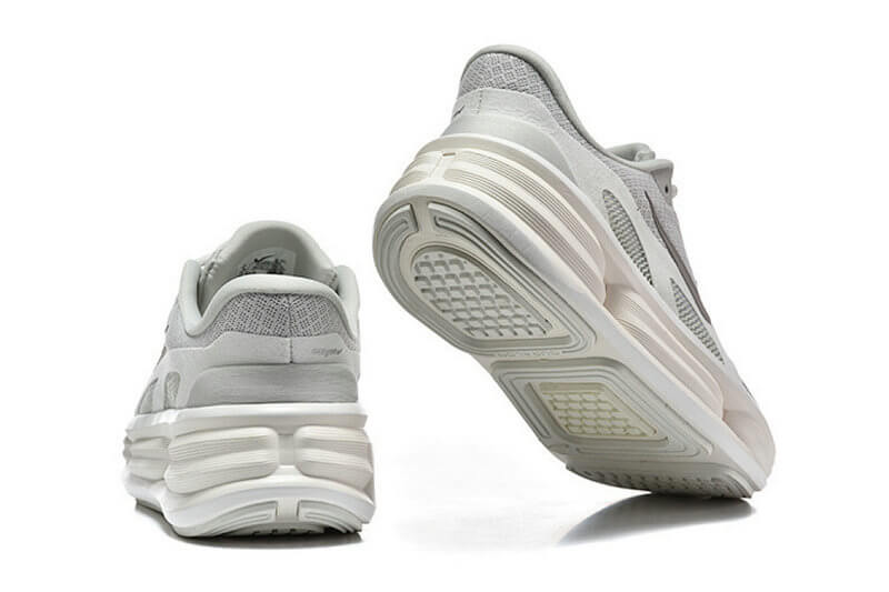 Les Baskets Nike Zoom pegasus combinent style et performance, offrant une expérience unique. Leur design élégant. Pas cher. Le moins Cher.