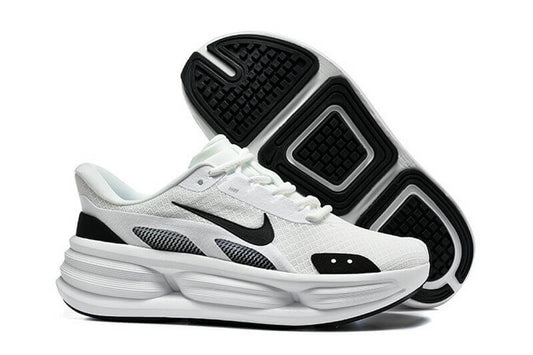 Les Baskets Nike Zoom pegasus combinent style et performance, offrant une expérience unique. Leur design élégant. Pas cher. Le moins Cher.