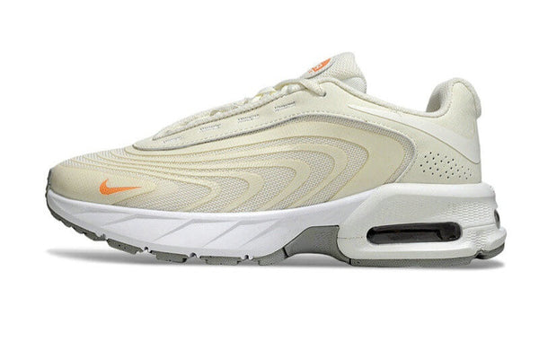 Découvrez les Baskets Nike Air Max Fire Sail au design chic et épuré. Offrez-vous ce confort optimal allié à une esthétique rétro-futuriste !