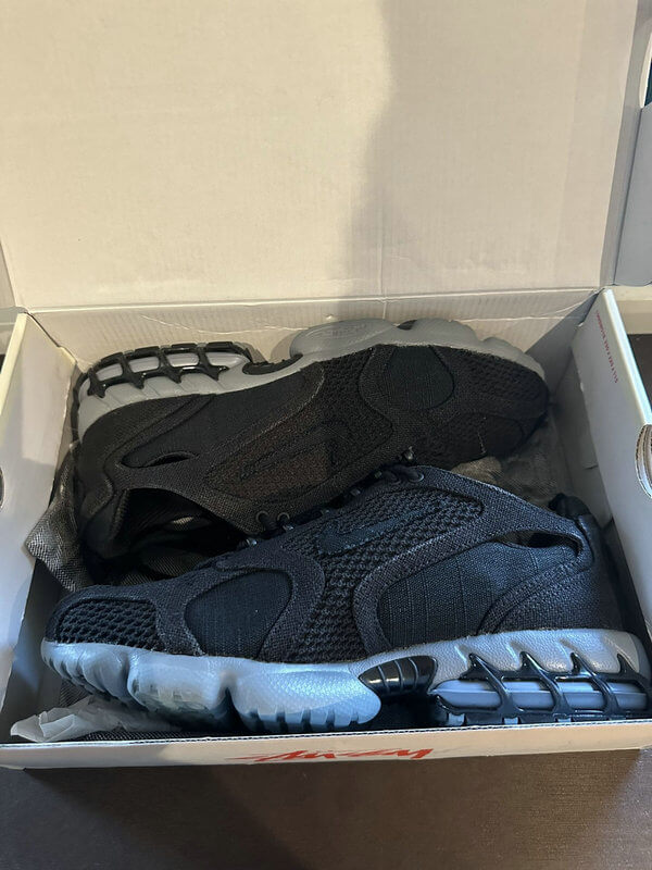 Les baskets Nike Spiridon offrent un style emblématique et une performance exceptionnelle.

 leur design distinctif .pas Cher. Le moins cher.