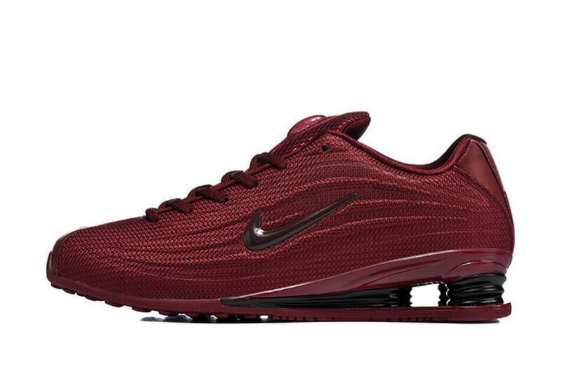 Les baskets Nike Shox NZ combinent style et performance pour les amateurs de mode et les athlètes.pas cher. Le moins cher.